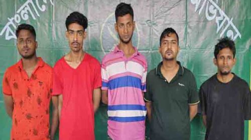 খুলনায় যৌথ বাহিনীর অভিযানে অস্ত্রসহ আটক ৫