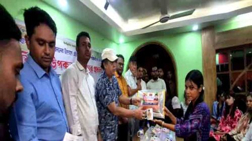 খাগড়াছড়িতে এইচএসসি পরীক্ষার্থীদের মাঝে শিক্ষা উপকরণ বিতরণ
