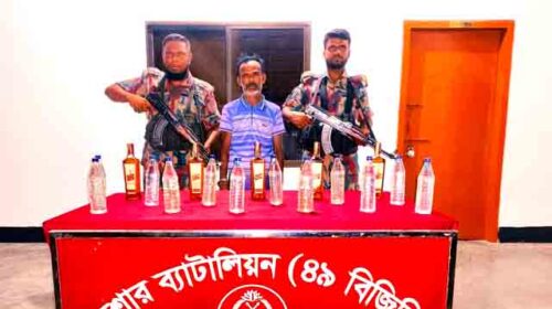 বেনাপোলে বিজিবির অভিযানে মদসহ মাদক বিক্রেতা আটক