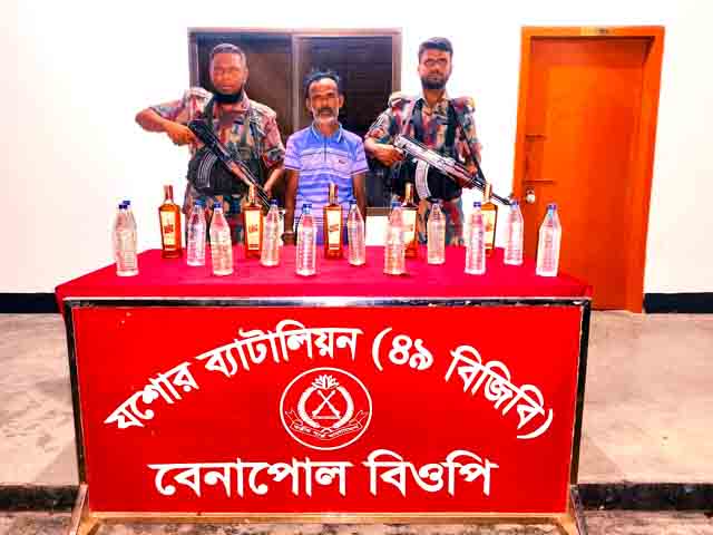 বেনাপোলে বিজিবির অভিযানে মদসহ মাদক বিক্রেতা আটক
