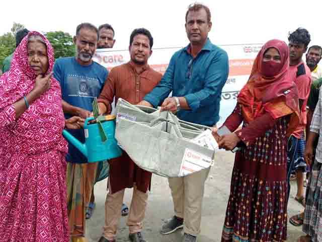প্রত্যেক উপকারভোগী ভার্মিকম্পোস্টে স্যার ৪০ কেজিজিও ব্যাগ ৬ টা,জিও বস্তা ২ টা,পানির ঝরনা১ টি, নিড়ানি ১ টি,ইয়োলে স্টিপ ৬ টা,২ টা টিন পান।