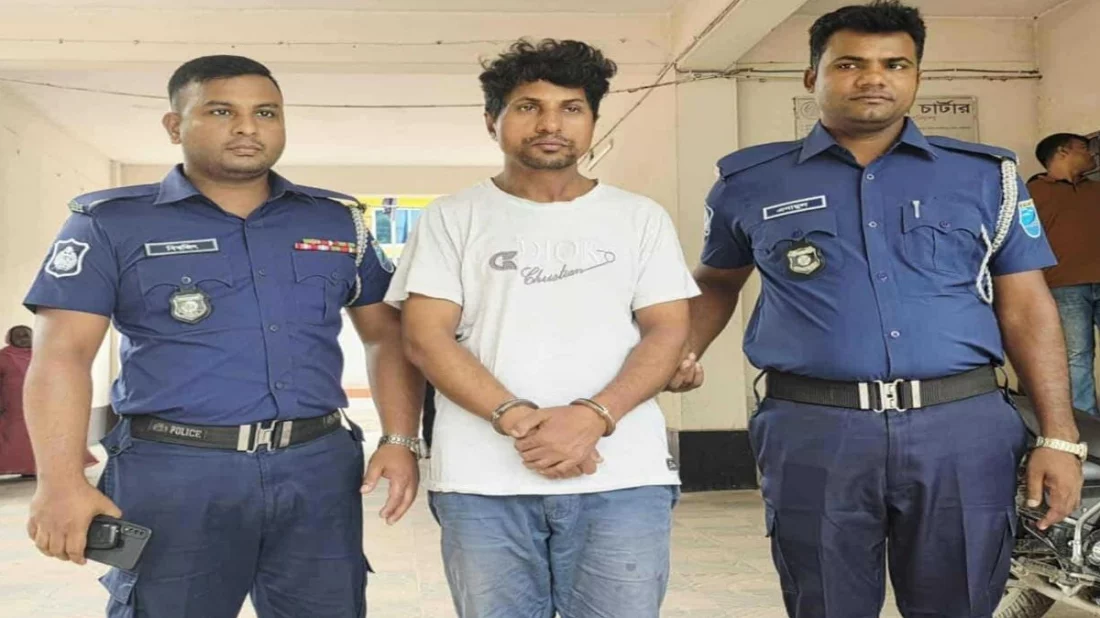 চার ছাত্রীকে আটকে রেখে ধর্ষণের মামলায় শিক্ষক গ্রেপ্তার