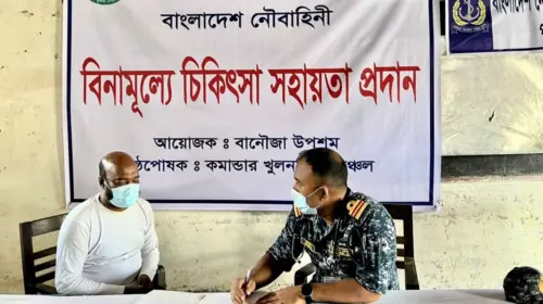 বরগুনায় সুবিধাবঞ্চিতদের মাঝে নৌবাহিনীর বিনামূল্যে চিকিৎসাসেবা