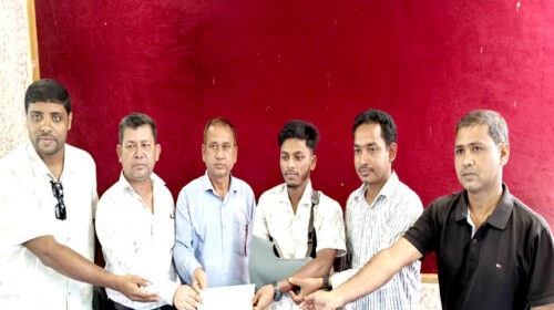 আর্থিক সহযোগীতা করে গুলিবিদ্ধ হামিদুলের পাশে দাড়ালো খাগড়াছড়ি প্রেসক্লাব