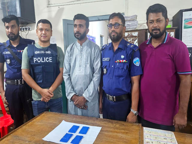 খাগড়াছড়িতে ৮০০ পিস ইয়াবাসহ মাদক কারবারি আটক