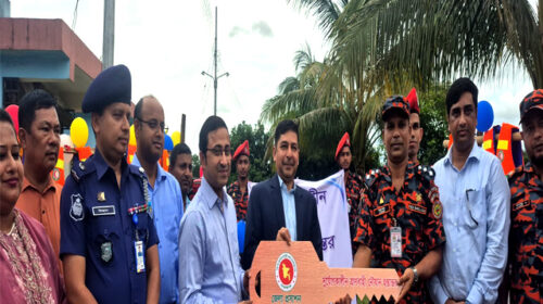 খাগড়াছড়িতে দুর্যোগ ব্যবস্থাপনায় নৌযান হস্তান্তর