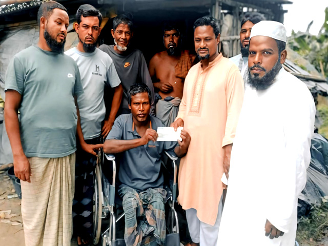 নন্দীগ্রামে প্রতিবন্ধিকে আর্থিক সহযোগিতা প্রদান