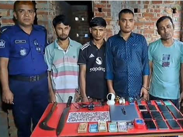 গোবিন্দগঞ্জে সেনা অভিযানে হ্যাকার চক্রের ৪সদস্য গ্রেফতার