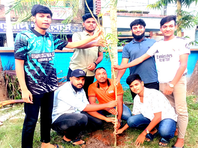 জুলাই-আন্দোলনের এক বছর পূর্তিতে কেশবপুরে বৃক্ষরোপণ কর্মসূচি
