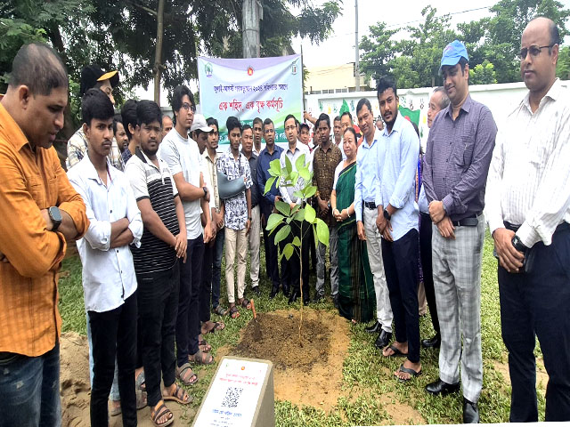 জুলাই-আগস্ট গণঅভ্যুত্থানের বীরদের স্মরণে খাগড়াছড়িতে বৃক্ষ রোপণ