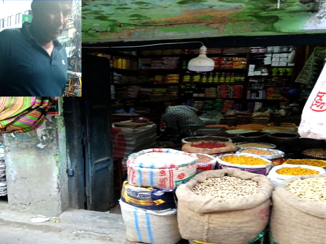 মুদি দোকানের আড়ালে অরবিন্দের পলিথিনের রমরমা ব্যবসা!