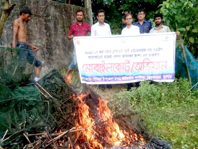 যশোরে কপোতাক্ষ নদ থেকে বিপুল পরিমাণ চায়না দুয়ারী জাল উদ্ধার