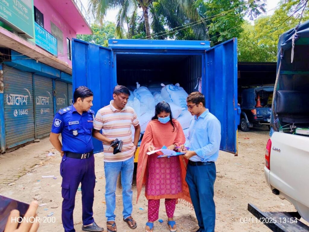 গোপালগঞ্জে ২২০০কেজি নিষিদ্ধ পলিথিনসহ কাভার্ড ভ্যান আটক