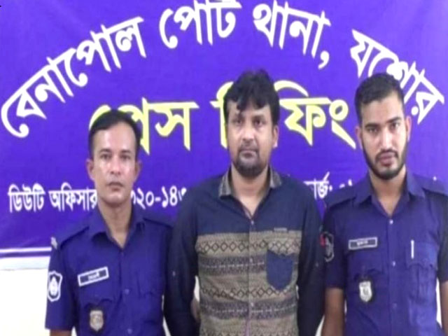 বেনাপোল পোর্টথানা পুলিশের অভিযানে সাবেক ছাত্রলীগ নেতা আটক
