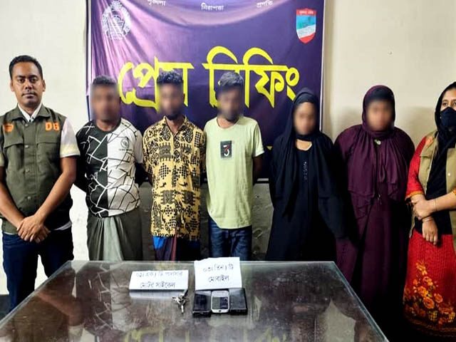যশোরে ডিবি পুলিশের অভিযানে হানি ট্রাপ চক্রের পাঁচ সদস্য গ্রেফতার