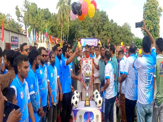 দিনাজপুরে ১০ম কাউন্সিলর কাপ ফুটবল টুর্নামেন্টের শুভ উদ্বোধন