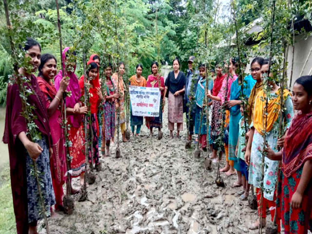 কিশোরীদের সাথে শাপলা কিশোরী সংগঠনের মতবিনিময় সভা