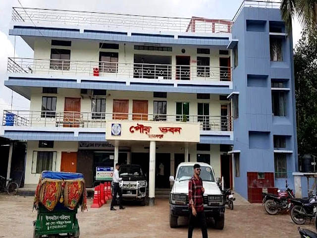 নাগরিক সেবাই জামালপুর পৌরসভায় চলছে নিবন্ধন কার্যক্রম