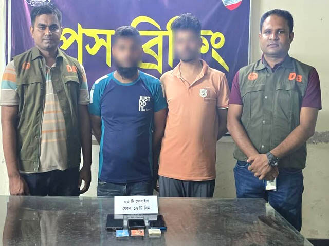 যশোরে দুই অনলাইন জুয়াড়ী গ্রেফতার