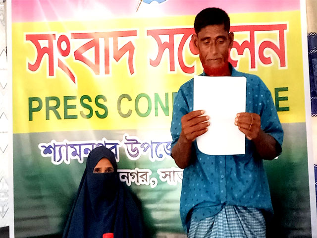 শ্যামনগরে জমি চাষে বিজিবি বাঁধা দেওয়ায় সংবাদ সম্মেলন
