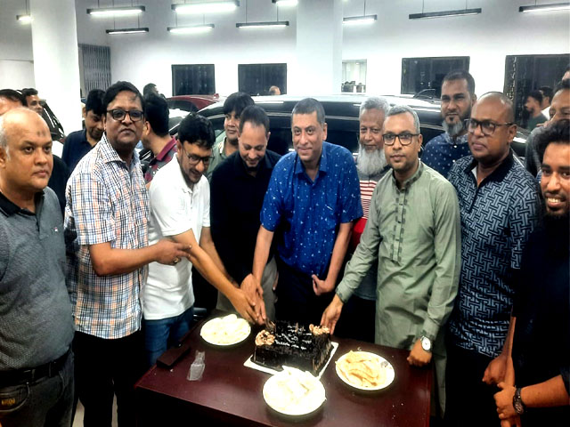 চট্টগ্রামের আগ্রাবাদে বিলাসবহুল গাড়ির শো' রুম উদ্বোধন
