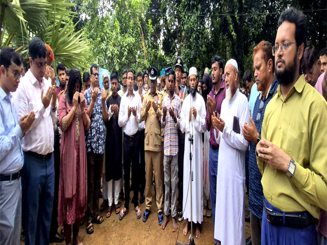 খাগড়াছড়ির একমাত্র ‘জুলাই শহিদ’ মজিদ হোসেনের সমাধিতে পুষ্পস্তবক অর্পণ