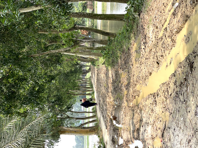 জাতীয় নির্বাচনের আগে রাস্তার সংস্কার না হলে ভোটকেন্দ্রে যাবেন না এলাকাবাসী