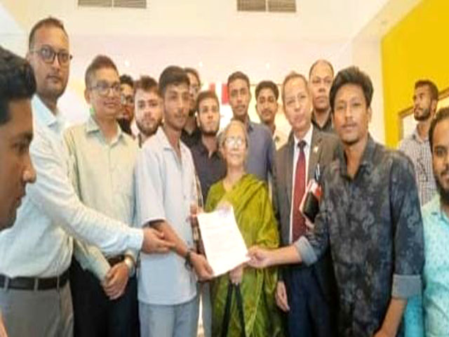 পবিপ্রবি শিক্ষার্থীদের কম্বাইন্ড ডিগ্রির দাবিতে মৎস্য ও প্রাণিসম্পদ উপদেষ্টাকে স্মারকলিপি প্রদান