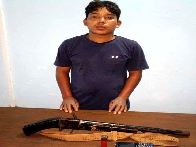 খাগড়াছড়ির গুইমারায় ইউপিডিএফ কালেক্টর অস্ত্রসহ আটক