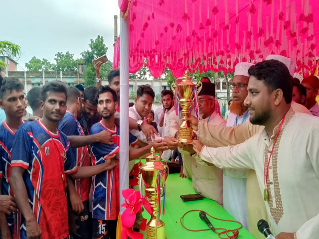 যুব দিবস উপলক্ষে শ্যামনগরে আন্তঃইউনিয়ন ফুটবল টুর্নামেন্টের ফাইনাল সম্পন্ন